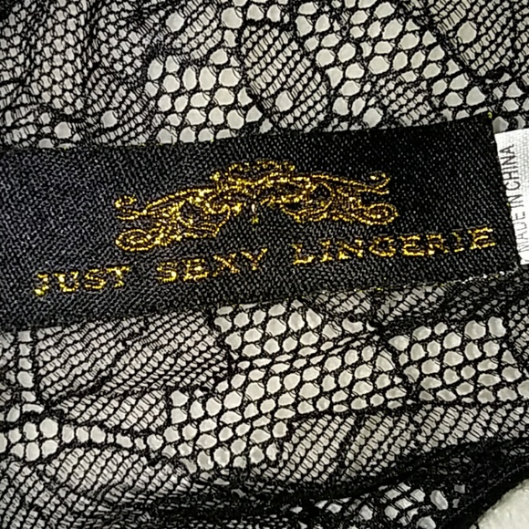 Lingerie - Picture 2 of 3